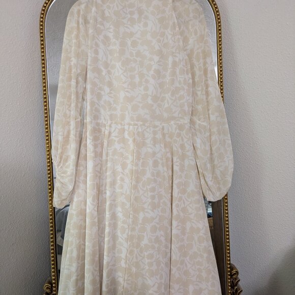 Gal Meets Glam Esther - Picture 2 of 4